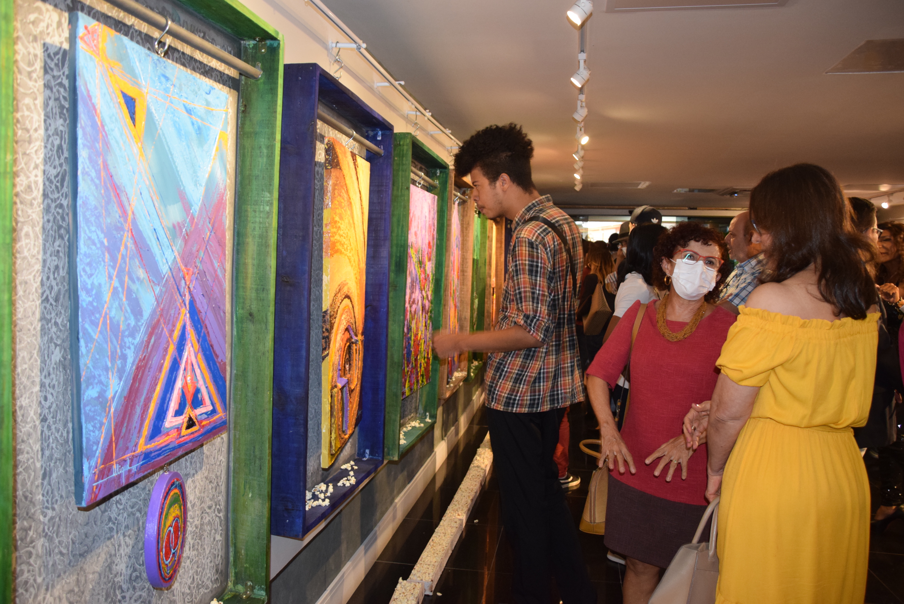 Aberta exposição Flores de Obaluaiê, do artista plástico Miguel Veiga