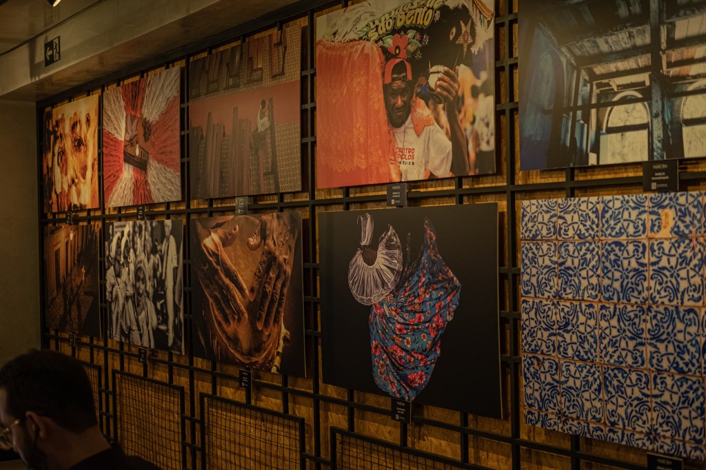 Exposição São Luís Sob a Luz dos Tambores está em cartaz no Black Swan, em São&nbsp;Luís