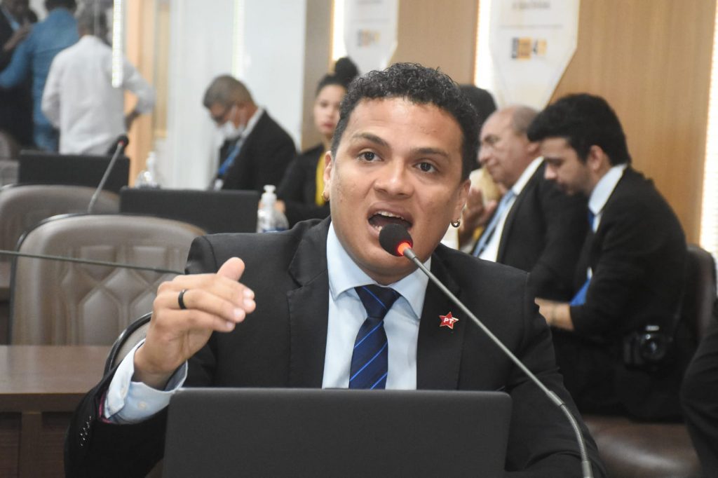 Coletivo Nós propõe proibição de homenagem a escravocratas e ao Golpe Militar