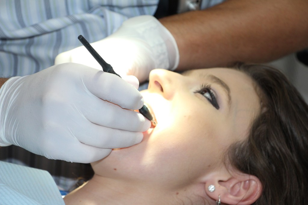 Cárie é transmissível? Cirurgião-dentista explica￼