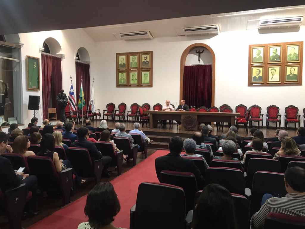 Em cerimônia, Academia Maranhense de Letras lança livro Literatura no&nbsp;Espelho