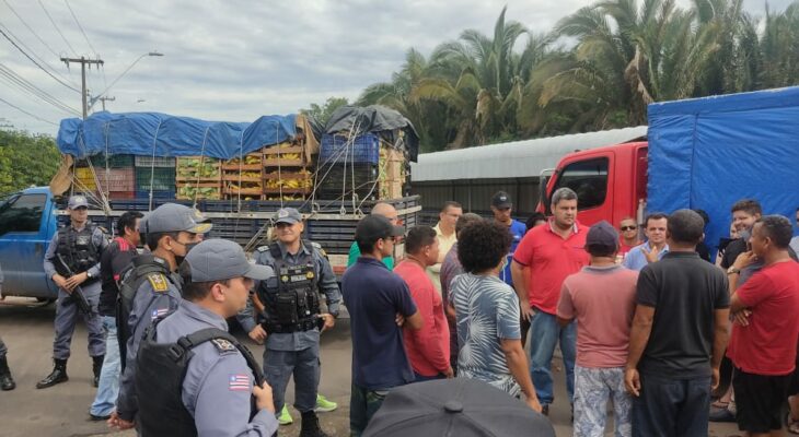 Manifestação é realizada no Terminal Ponta da Espera por falta de&nbsp;ferrys-boats