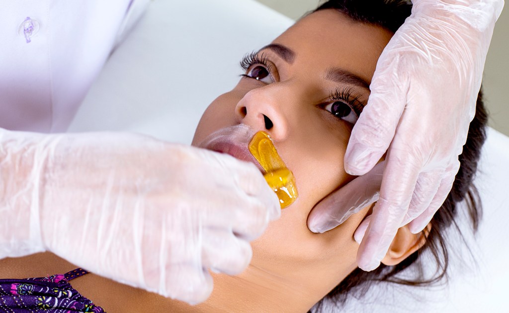 Vai depilar o rosto? Entenda quais são os&nbsp;métodos