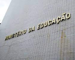 Faltando duas semanas para o fim de julho, MEC ainda não divulgou o calendário do Fies e do ProUni 2022