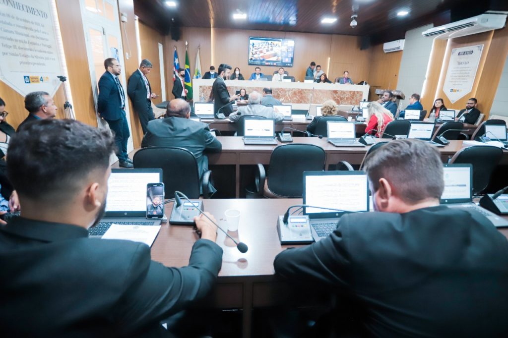 Câmara aprova novos projetos de lei na sessão desta terça-feira (19)
