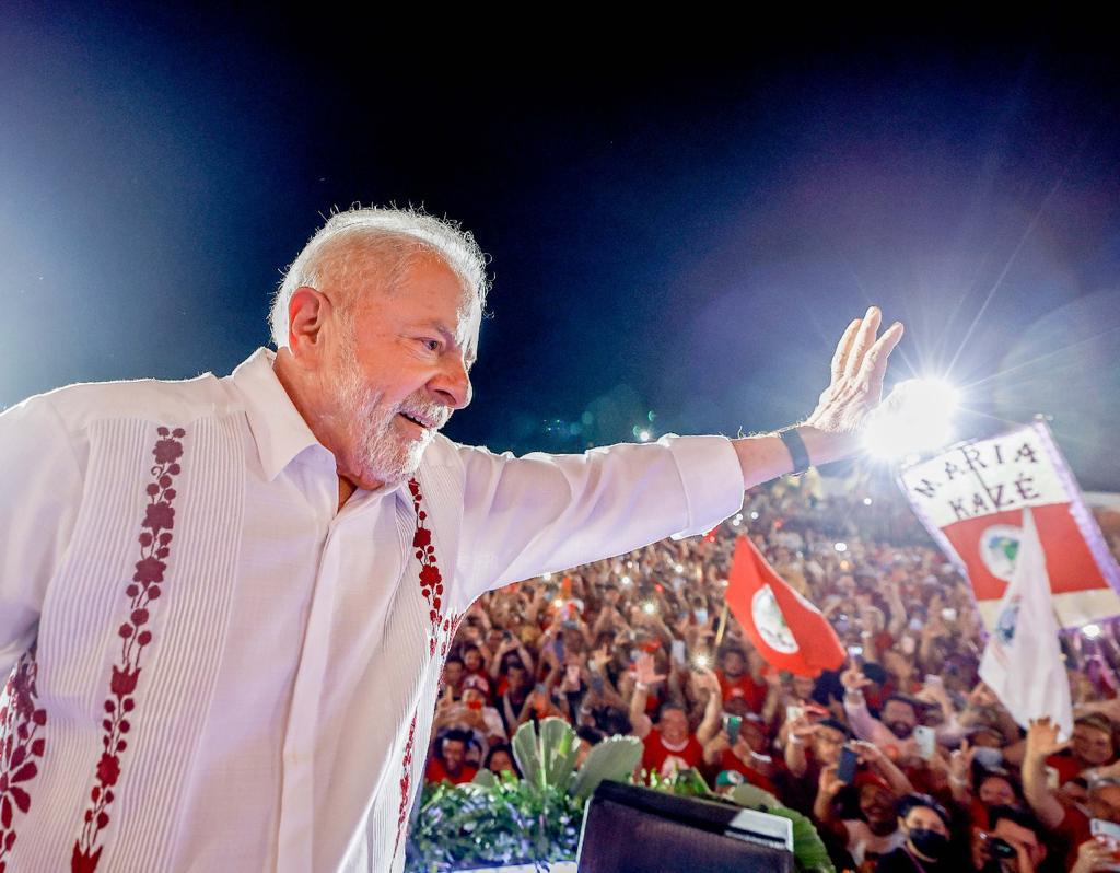 Lula assina manifesto em defesa da democracia no Brasil