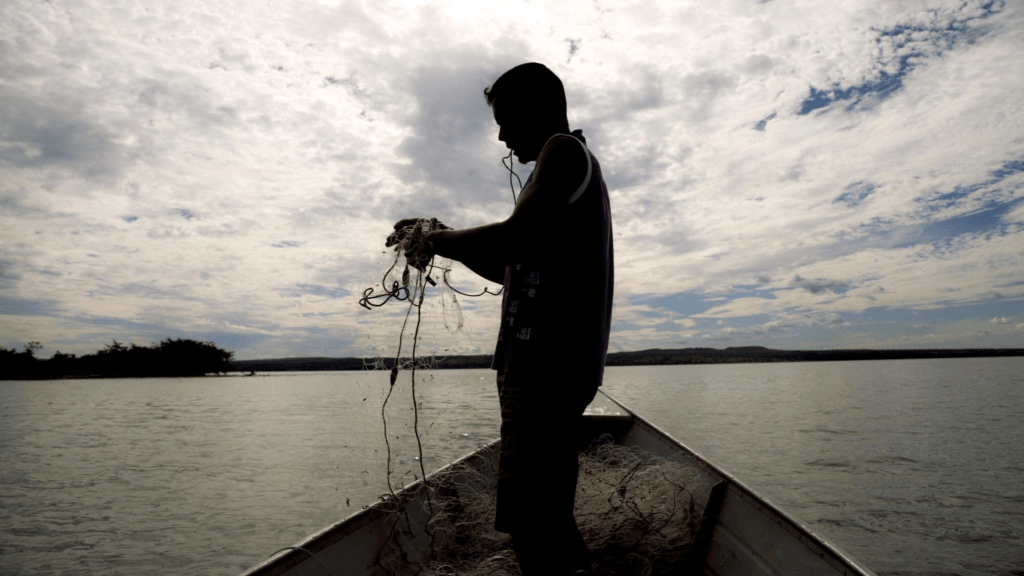 Atividade fundamental para as famílias ribeirinhas no médio rio Negro, pesca artesanal é realizada por homens de baixa&nbsp;escolaridade