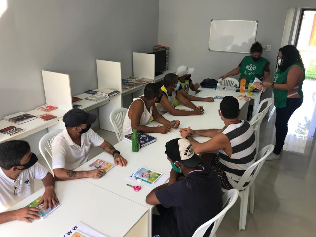 Projeto alfabetiza integrantes de comunidade terapêutica