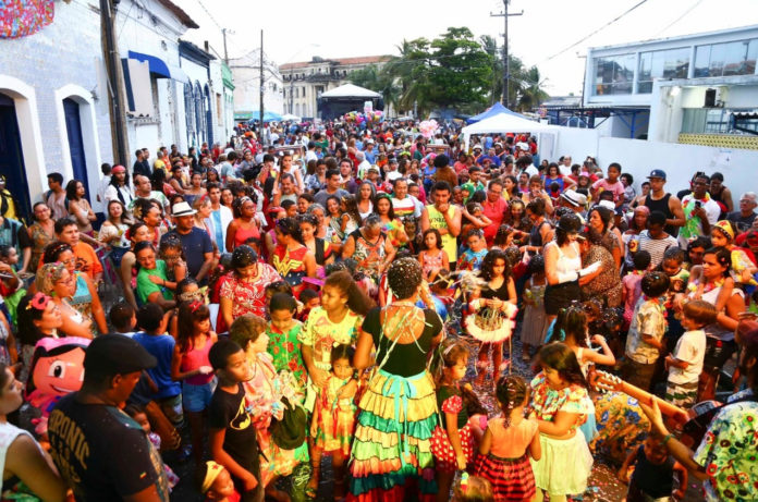 Conheça as fantasias e acessórios de carnaval mais vendidos no&nbsp;Maranhão