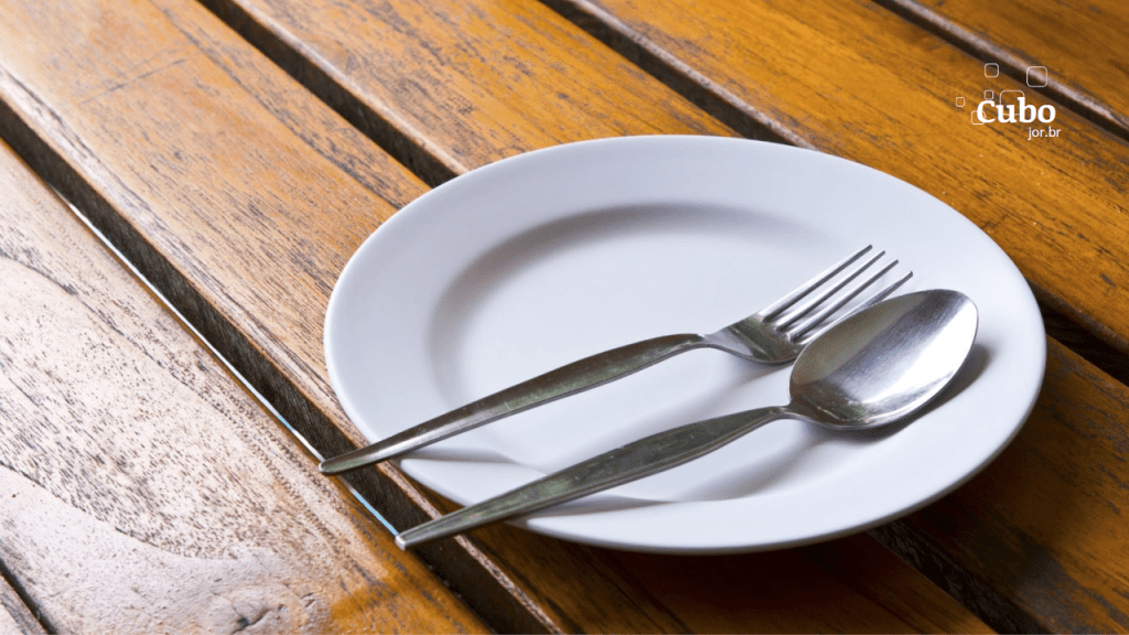 Sinalizar comidas saudáveis com símbolos aumenta sua escolha em restaurantes&nbsp;universitários