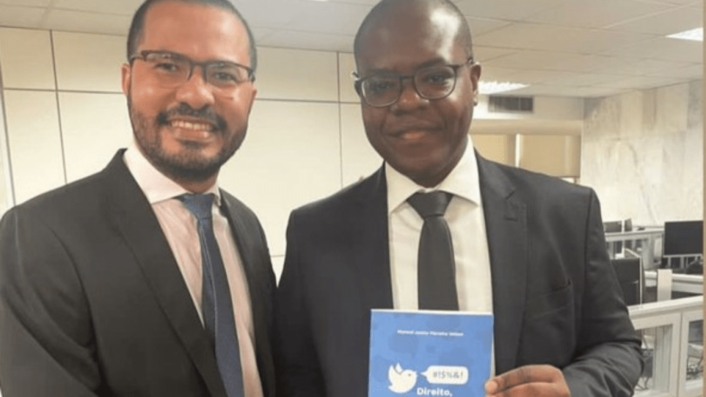 Manoel Veloso lança livro sobre violência de gênero transfóbica e discurso de ódio no&nbsp;Twitter