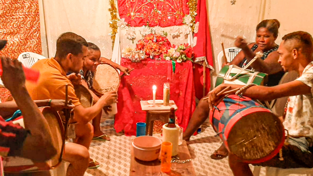 Grupo de Caixeiras e Caixeiros Pombinho Branco encerra Semana Nacional de Museus com tradição da Festa do&nbsp;Divino