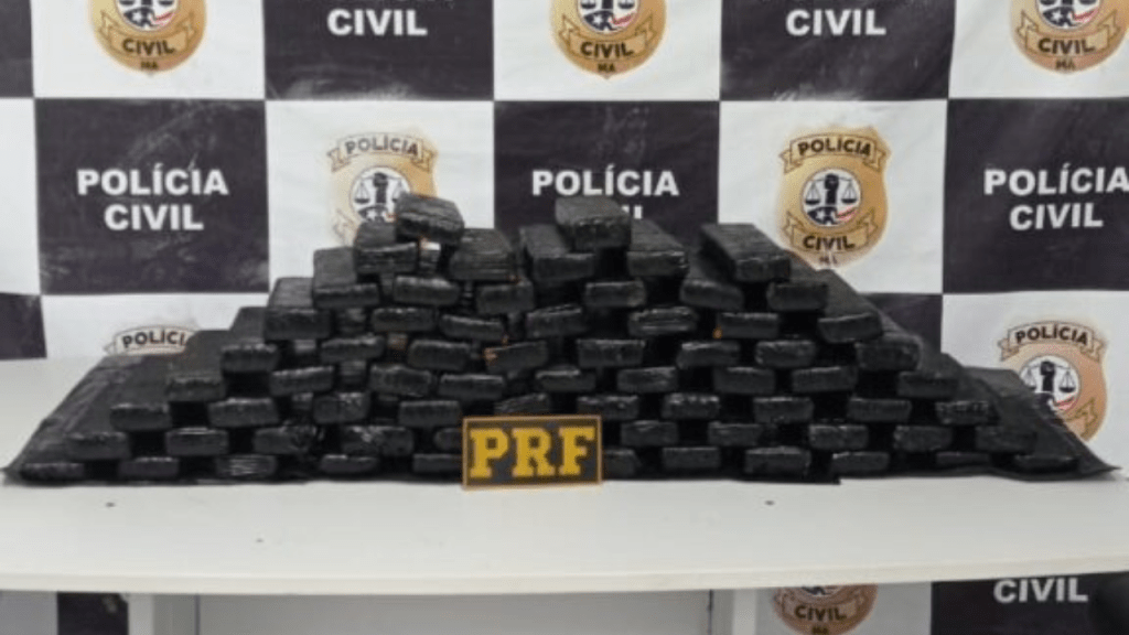 Carro de luxo é apreendido com 70 kg de maconha na BR-135, em&nbsp;Itapecuru-Mirim