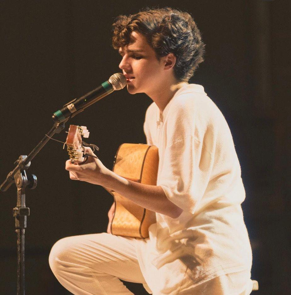 Dia do Médico com Show de MPB de Caike&nbsp;Souza