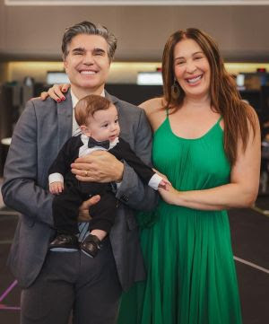 Por que os cabelos caem tanto no pós-parto como aconteceu com Claudia&nbsp;Raia?