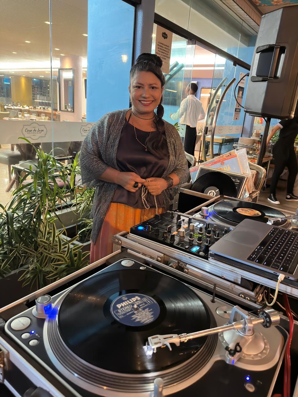 “Vinil & Poesia” recebe Maria Spíndola   