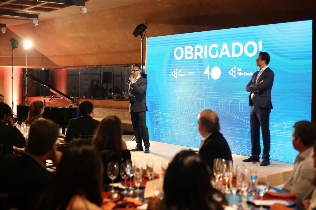 Junior Achievement Brasil vai realizar 1 milhão de atendimentos em&nbsp;2024