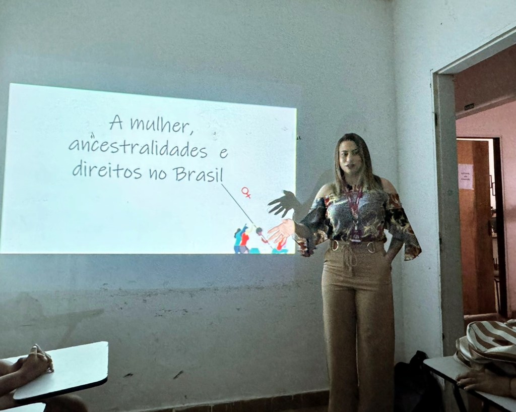 Adolescentes acolhidas pela Casa Doce Lar participam de palestra sobre direito da mulher e recebem&nbsp;doações