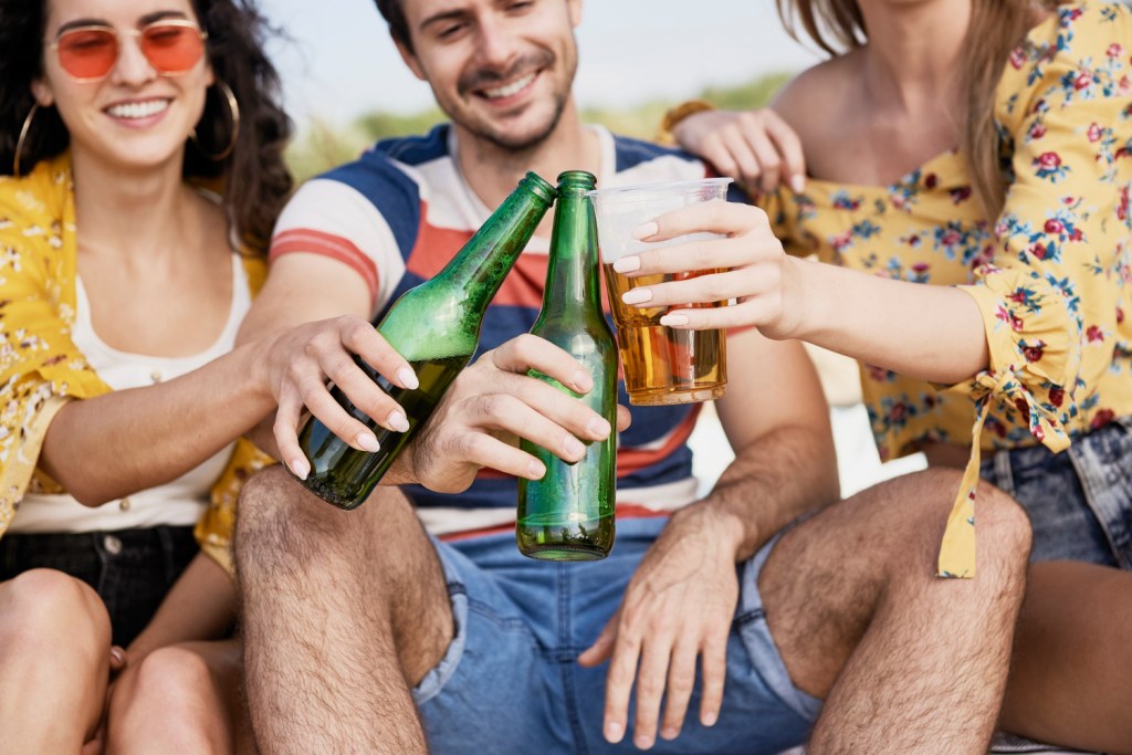 Como escolher a cerveja mais leve e não chutar o balde no&nbsp;Carnaval?
