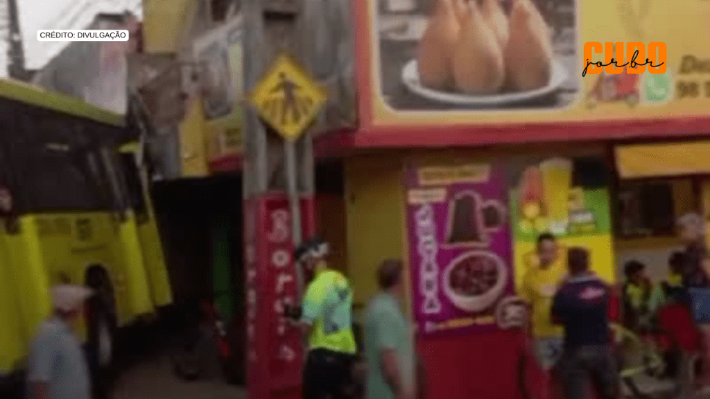 Ônibus invade restaurante em São Luís após falha&nbsp;mecânica