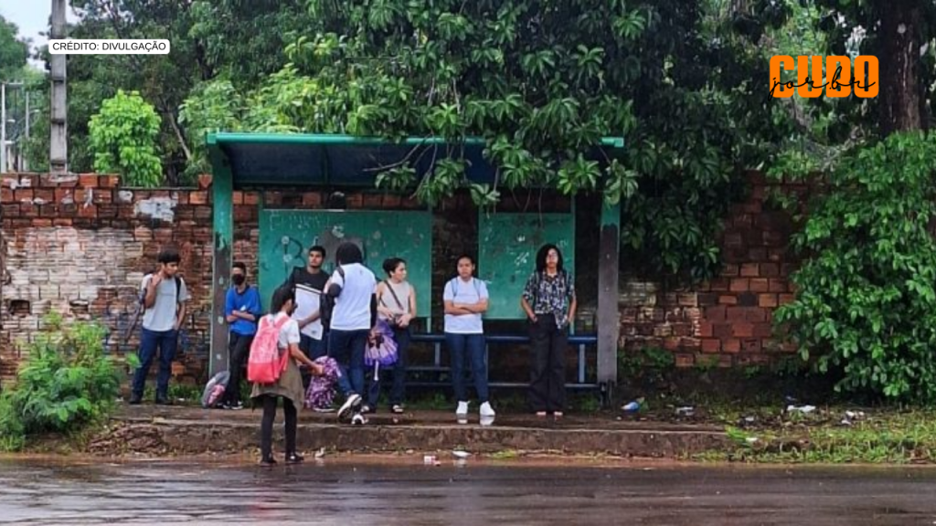Usuários do transporte coletivo no Maracanã enfrentam longas esperas e poucas opções de&nbsp;linhas