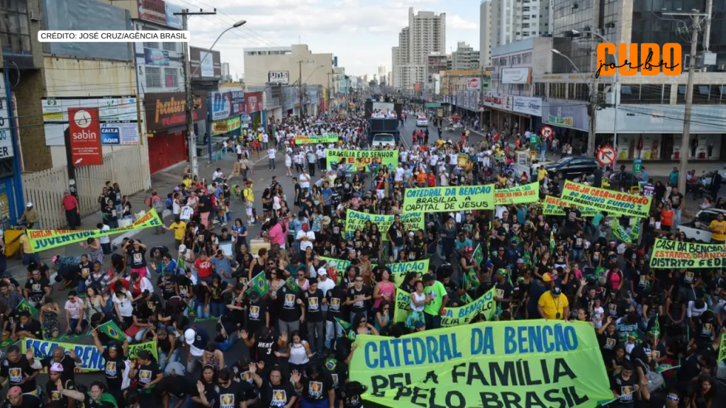 Livro analisa a disputa pelo espaço público por diferentes segmentos religiosos no Brasil&nbsp;contemporâneo