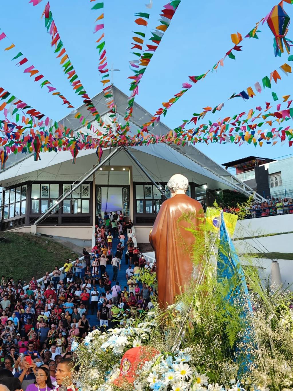 Tradicional Festejo de São Pedro reunirá milhares de brincantes na capela nesta sexta-feira (28)