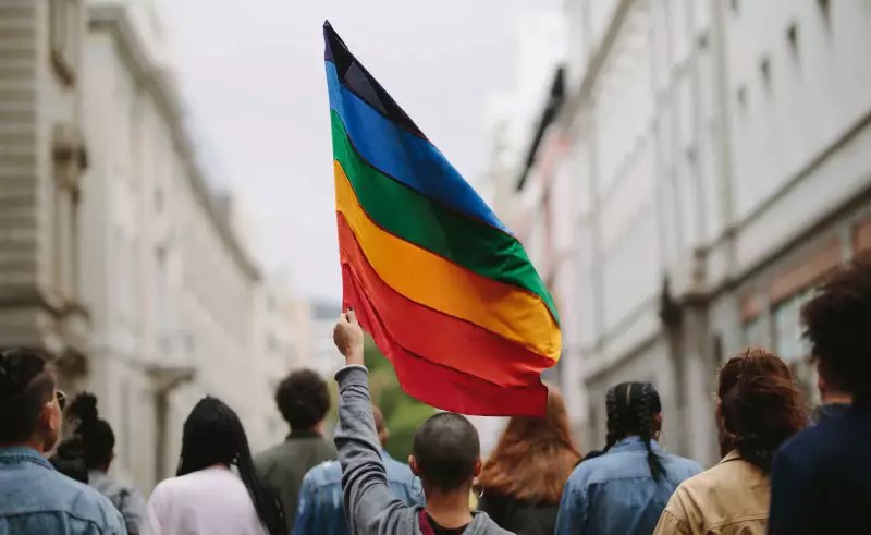 Viver e sobreviver: A Luta pela saúde mental na comunidade&nbsp;LGBTQIAPN+