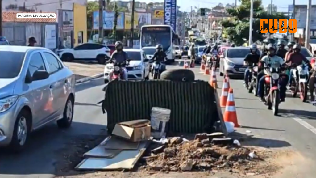 Moradores cavam buraco em avenida por falta de água em bairro de São&nbsp;Luís