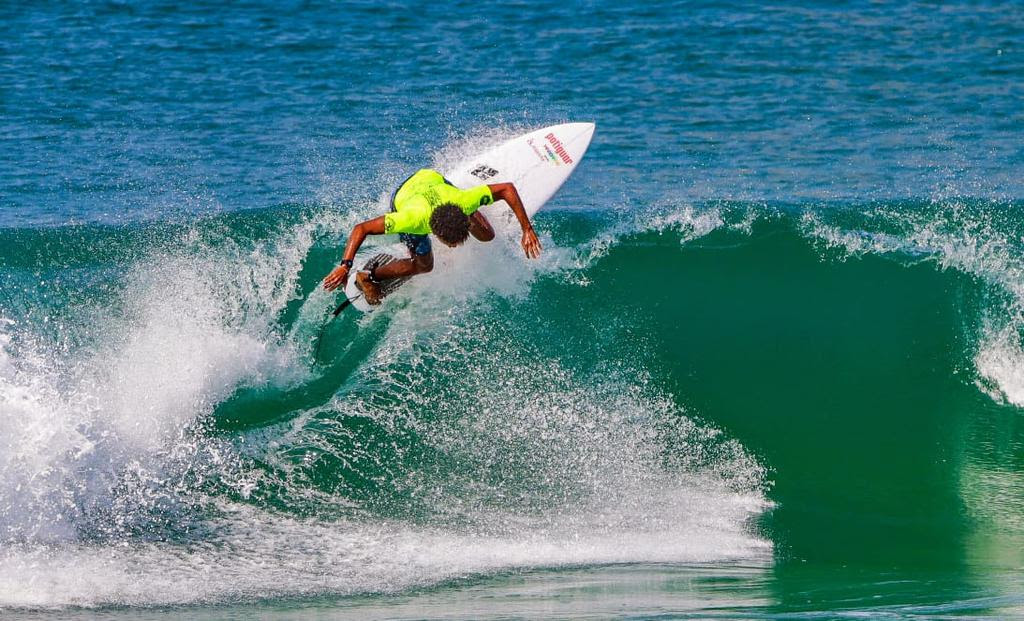 Kadu Pakinha se destaca em competição de surf no Rio de&nbsp;Janeiro