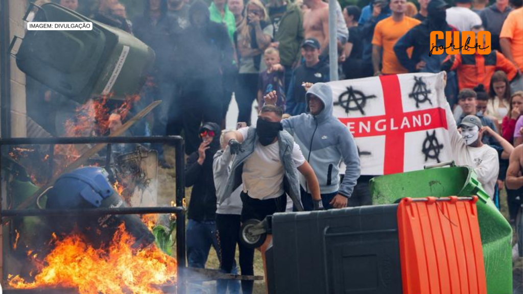 Escalada da violência no Reino Unido: Extremistas invadem hotel em Rotherham e atacam&nbsp;refugiados