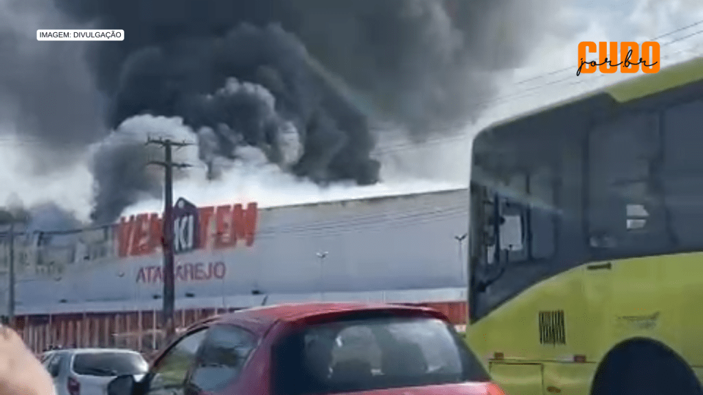 Incêndio de grandes proporções atinge loja de materiais de construção em São&nbsp;Luís