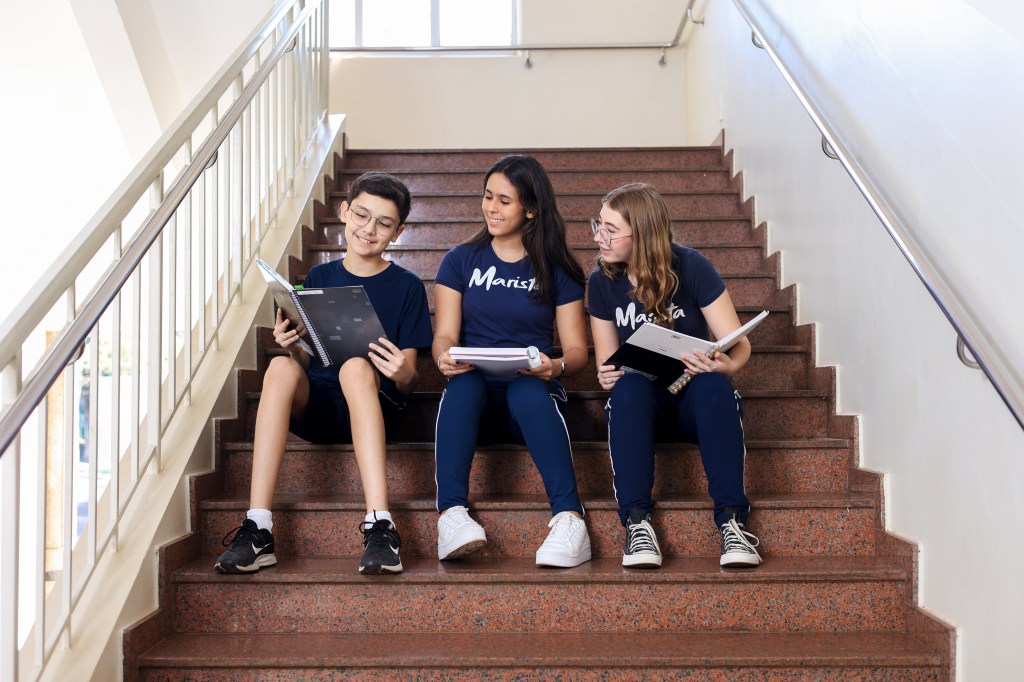 Colégio adota medidas para restringir o uso do celular na sala de&nbsp;aula