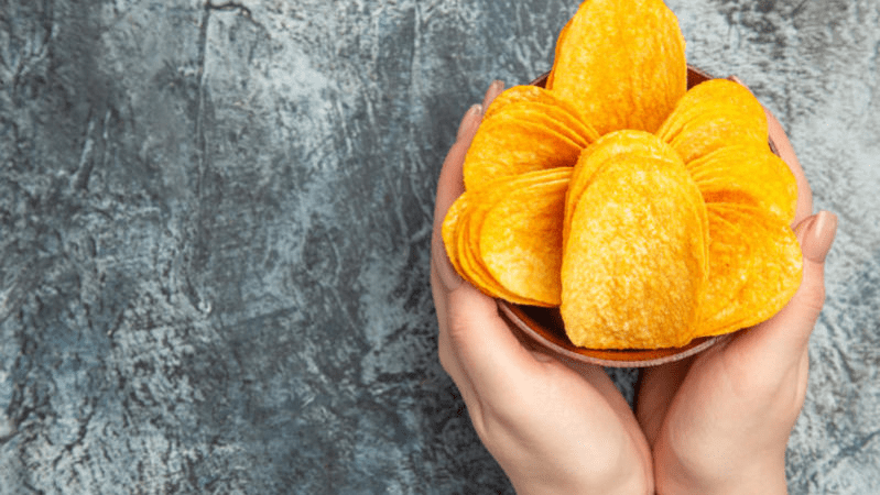 Mulheres jovens, de baixa escolaridade e em insegurança alimentar consomem mais ultraprocessados no&nbsp;pós-parto