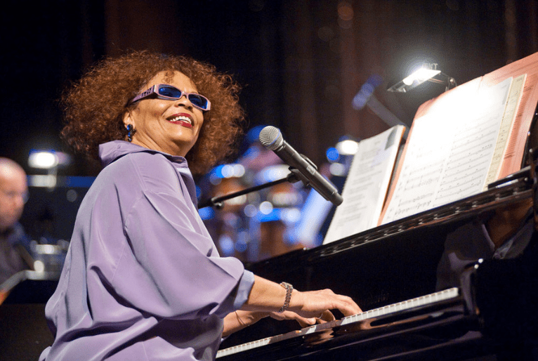 Tributo a Tânia Maria é adiado para&nbsp;dezembro