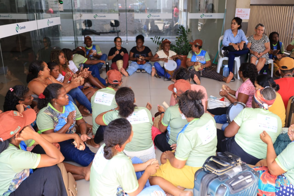 Quebradeiras de coco protestam em São Luís por pagamento da subvenção e corte de&nbsp;recursos