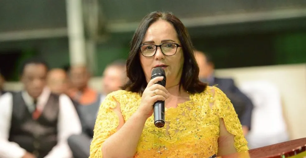 Prefeita do PL publica esquema de contratações irregulares em grupo de&nbsp;WhatsApp