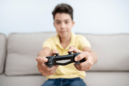 Passar mais de três horas por dia em comportamentos sedentários piora a saúde mental de&nbsp;adolescentes