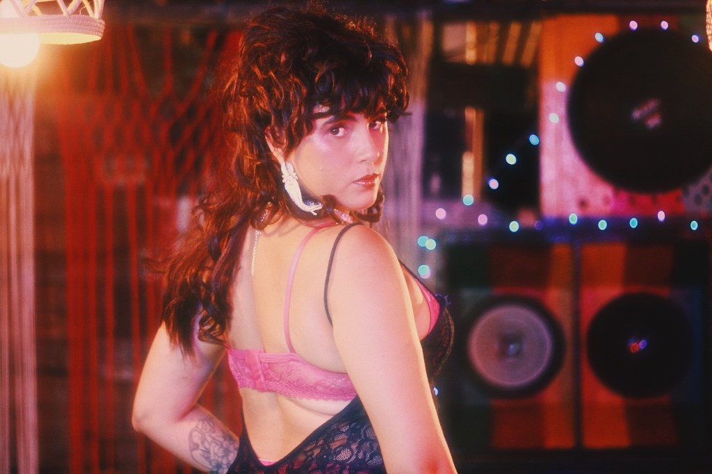 Revelação da música maranhense, Klicia lança videoclipe de&nbsp;“Complicado”