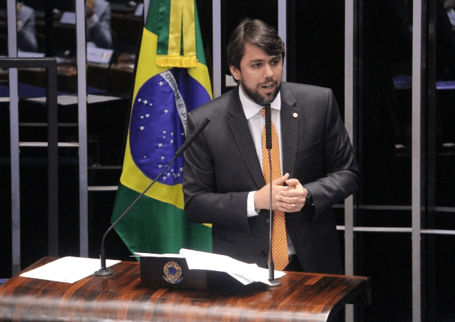 Novo ministro das Comunicações é alvo de questionamentos por repasses a cidade administrada pelo&nbsp;pai