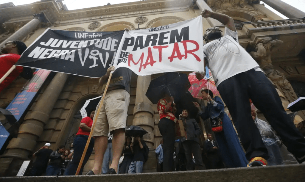 População negra tem risco 2,7 vezes maior de ser vítima de homicídio no Brasil, aponta Atlas da&nbsp;Violência