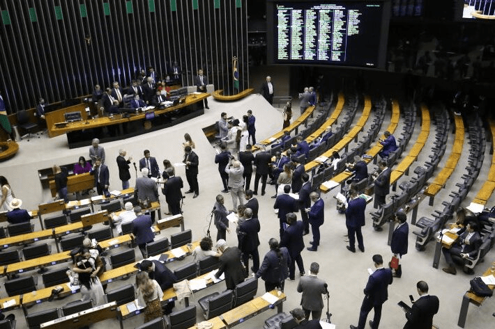 Aumento de Cadeiras na Câmara: Mais um Capítulo da Autopreservação&nbsp;Política