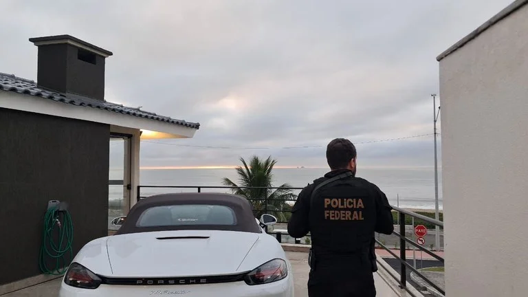 PF cumpre mandados em São Luís em operação contra fraudes e lavagem de dinheiro