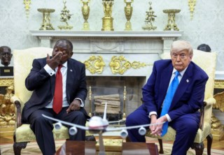 Trump repete alegações falsas sobre “genocídio branco” em encontro com presidente da África do&nbsp;Sul