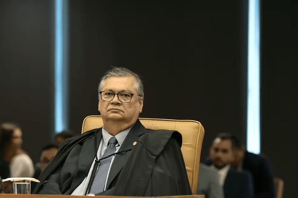 Ministro Flávio Dino lê comentário ofensivo e alerta sobre “tempos de ódio” durante sessão do&nbsp;STF