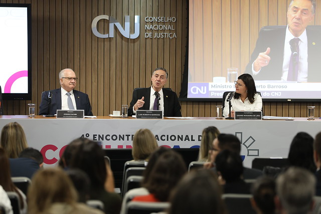 “É preciso fazer com que mentir volte a ser errado”, defende Barroso em evento do Judiciário
