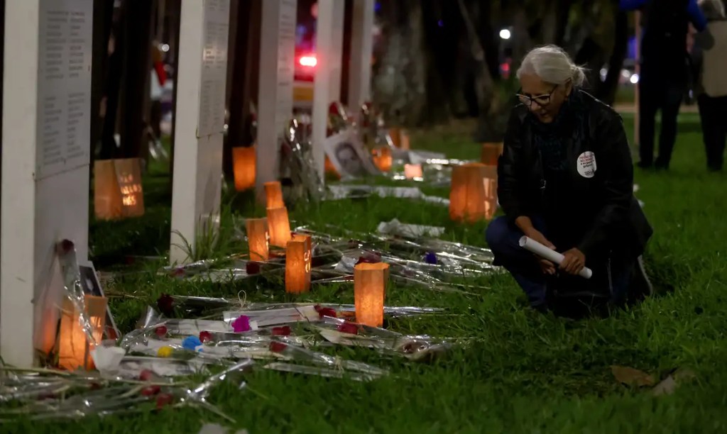 Homicídios matam 60 jovens por dia no Brasil, aponta Atlas da&nbsp;Violência