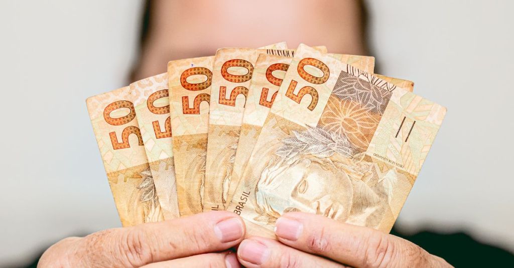 Renda das famílias bate recorde em 2024, e desigualdade cai no Brasil, aponta&nbsp;IBGE