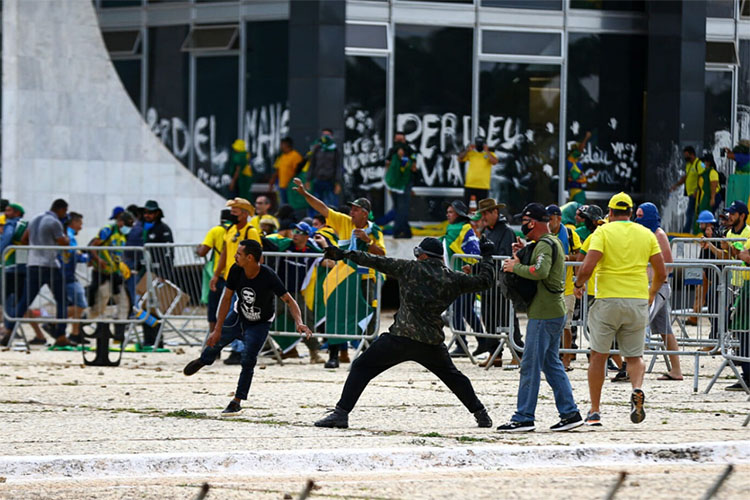 Ataques ao STF e à democracia: quando a mentira vira estratégia política