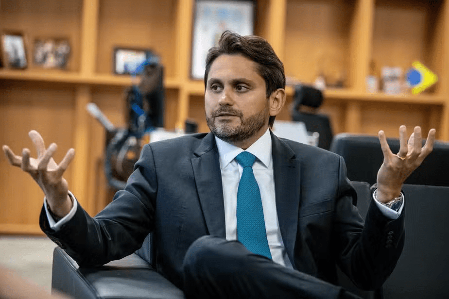 Deputado relata projeto que questiona decreto assinado por ele&nbsp;mesmo